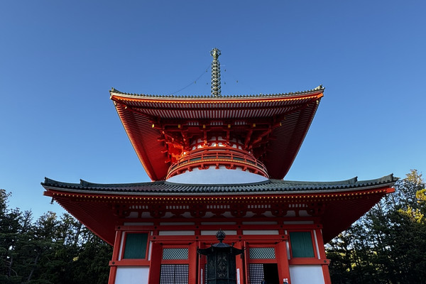 天空の聖地・高野山。1200年の歴史が息づく壇上伽藍とお奥之院を巡る