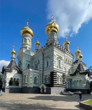 Kyiv’s Hidden Gem: The Dreamy Pokrovsky Nunnery & St. Nicholas Cathedral ✨⛪🌹