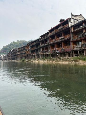 鳳凰古城精品酒店住宿體驗：遠離煩囂、奢華享受與絕美無敵江景｜Trip