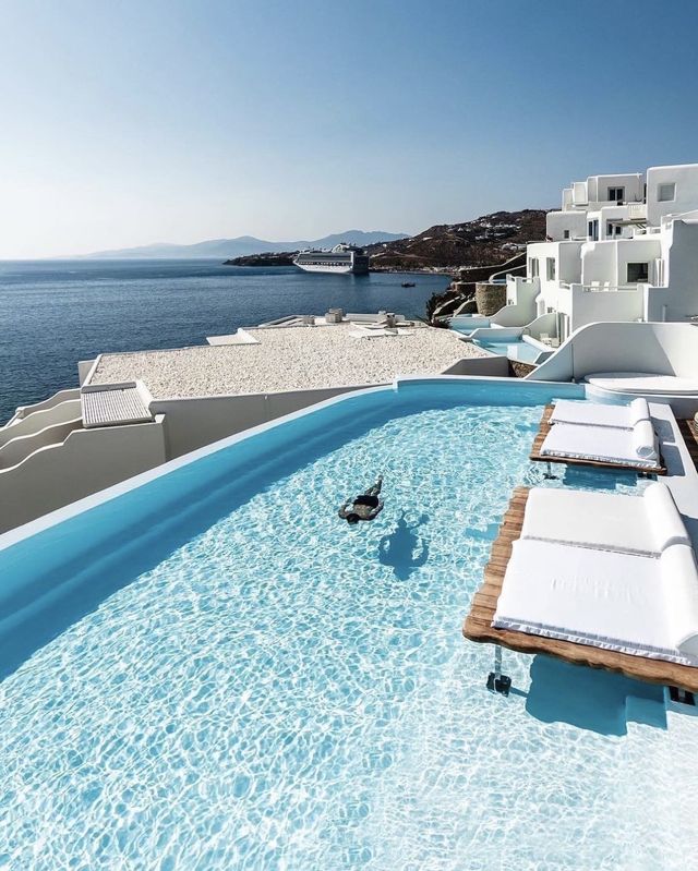 March trip to Greece | Cave hotel! Romantic love, sea, niche private collection.