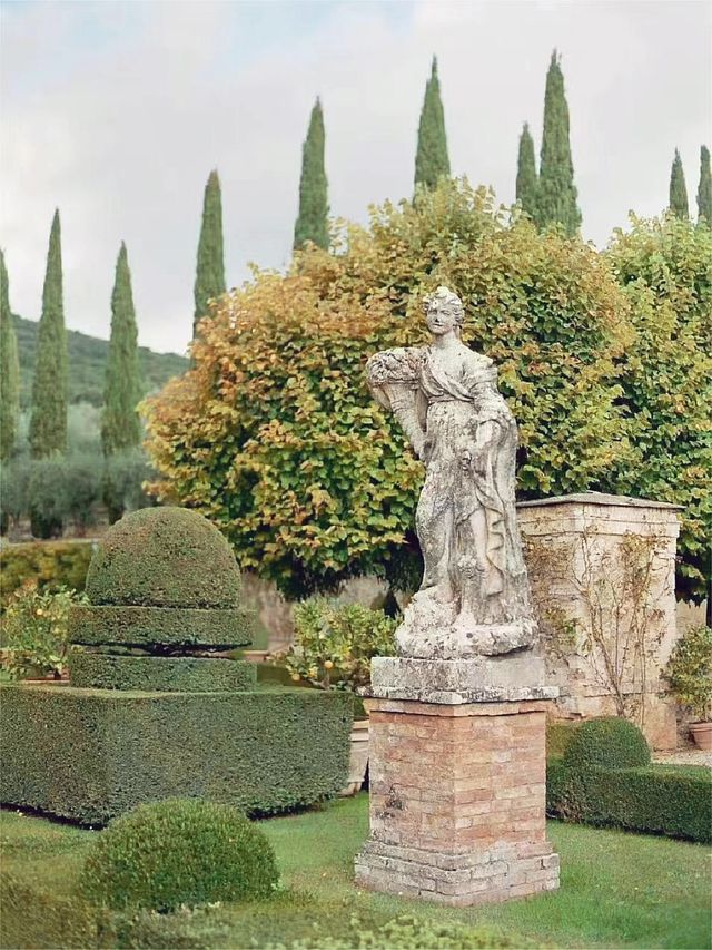 Villa Cetinale 🏰, a stunning Baroque villa in Tuscany.