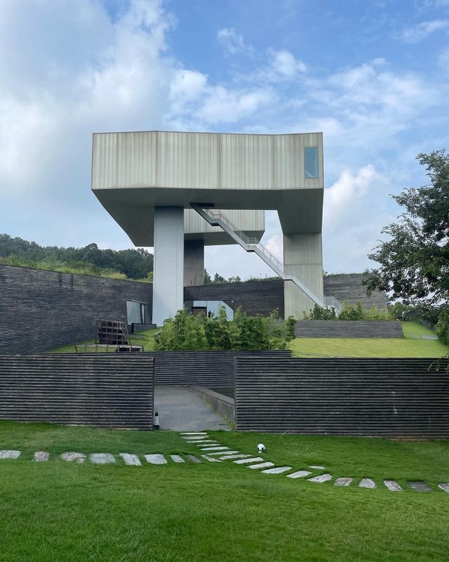 南京四方美術館：懸浮在空中的藝術殿堂，讓你領略建築與藝術