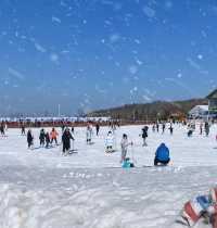 竹林畔滑雪場是西安市最大的滑雪場