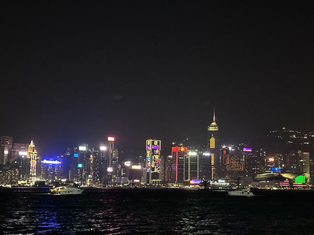 坐上香港維多利亞港遊輪看跨年煙花是什麼體驗～