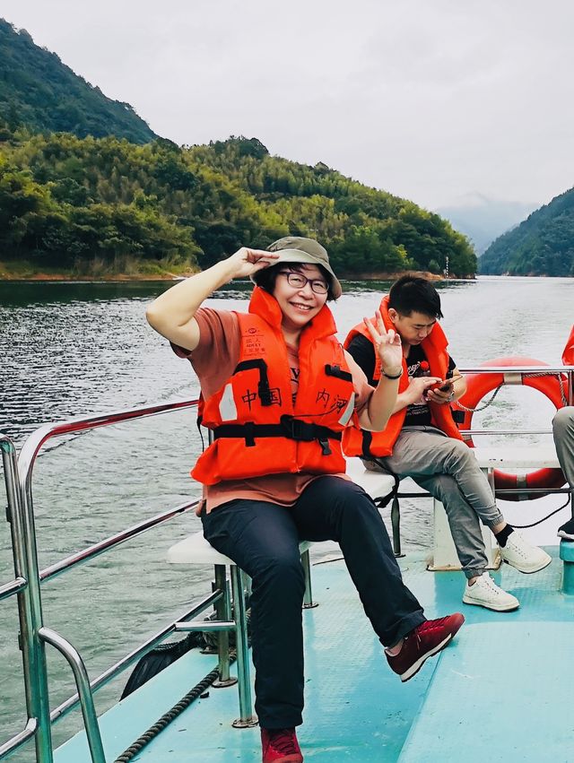 換一個玩法乘船覽東江湖美景