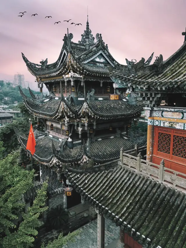 Baolun Temple, a peaceful temple tour amidst the hustle and bustle