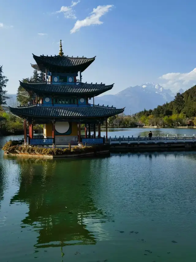 The beauty of Lashi Lake is boundless