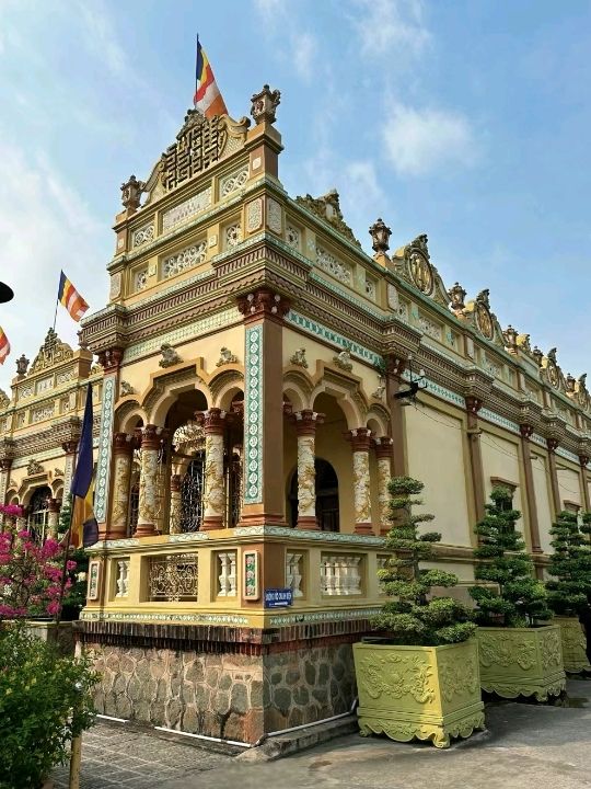 Ch ù a Vinh Tr àng Temple Vietnam🇻🇳