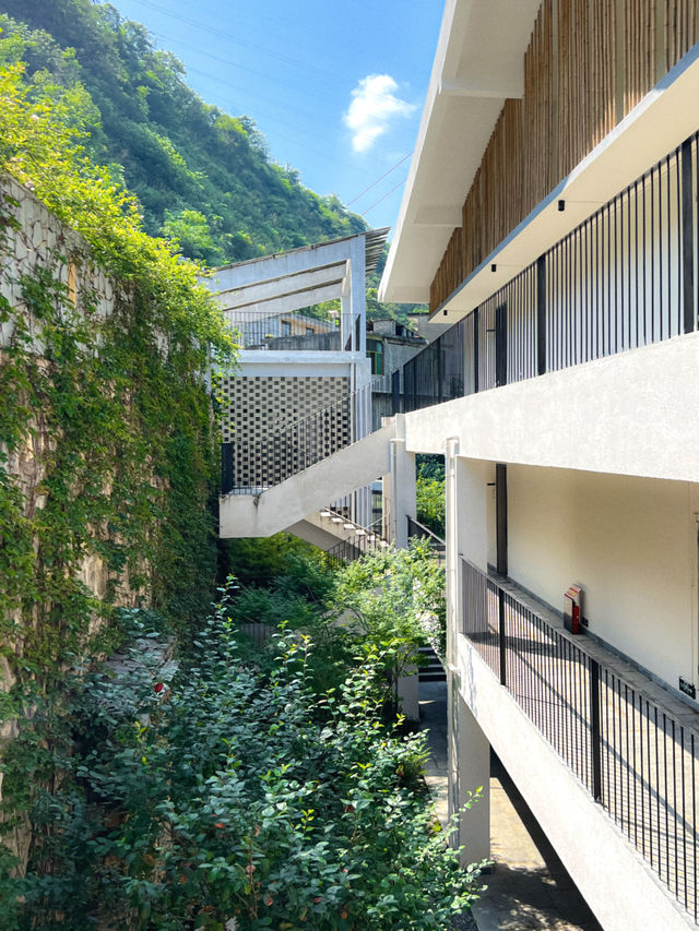 為了這座橋我又來了貴州║懸崖上的森系山居