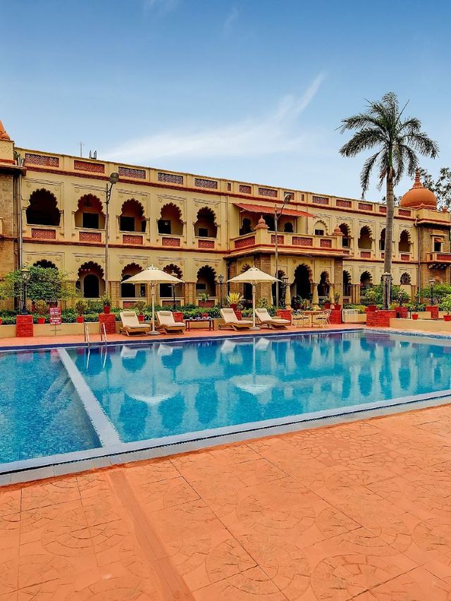 🏰✨ Hampi's Heritage Haven: Luxe Palace Stay! 🌟