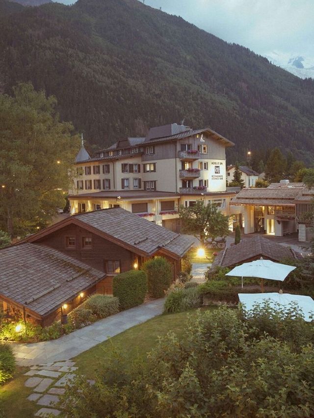Chamonix Charm & Mountain Views 🏔️✨🛌