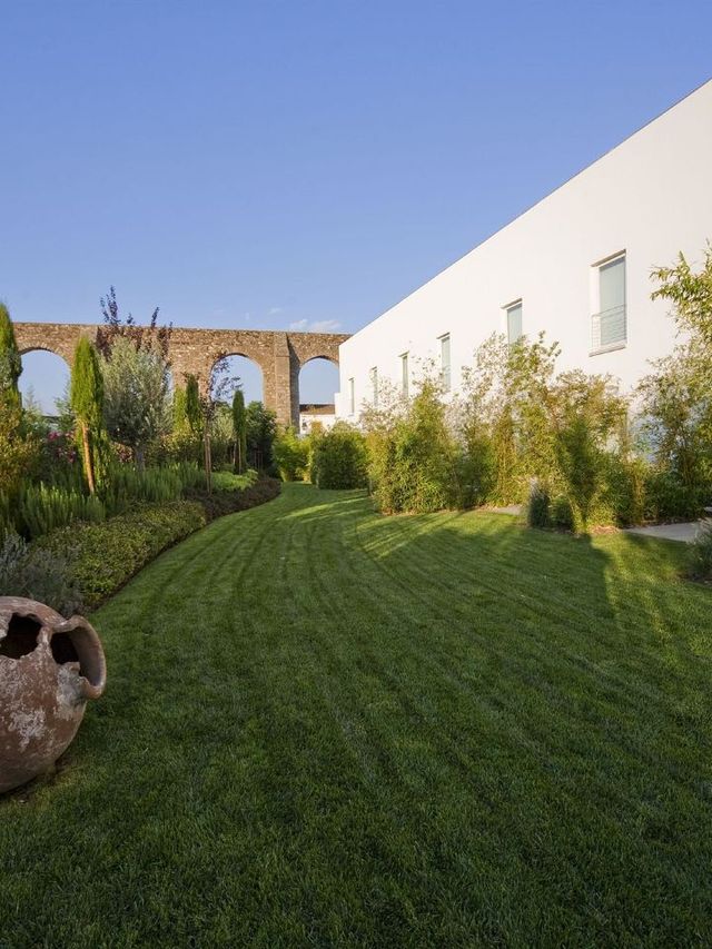 🏨✨ Evora's Hidden Gem: M'Ar de AR Aqueduto 🌿🛏️