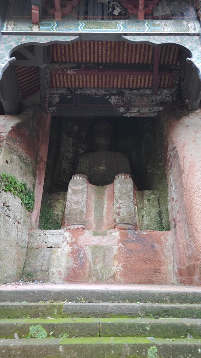 藏在山裡面的佛國世界，樂山大佛附近的東方佛都