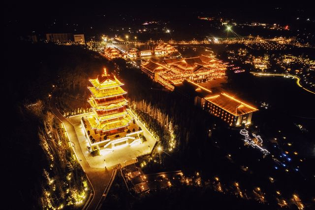 東融山莊酒店夜景