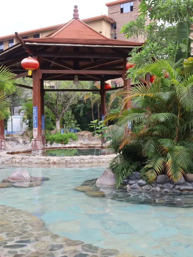 A great place to soak in a hot spring resort hidden by the locals of Maitreya