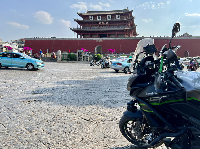 摩托車旅遊川西大環線｜西雙版納紅河建水古城。