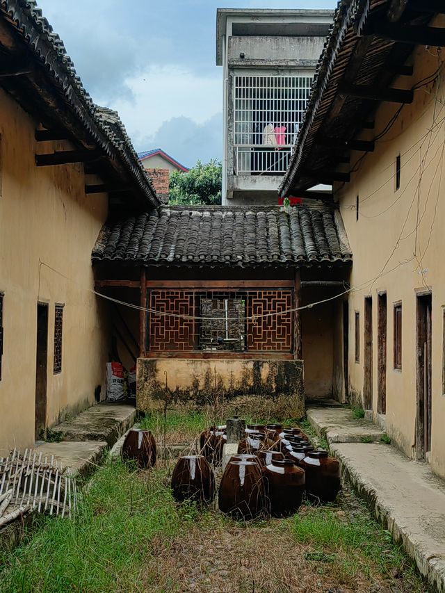 廣西鹿寨仁里屯鄧氏堂祠。