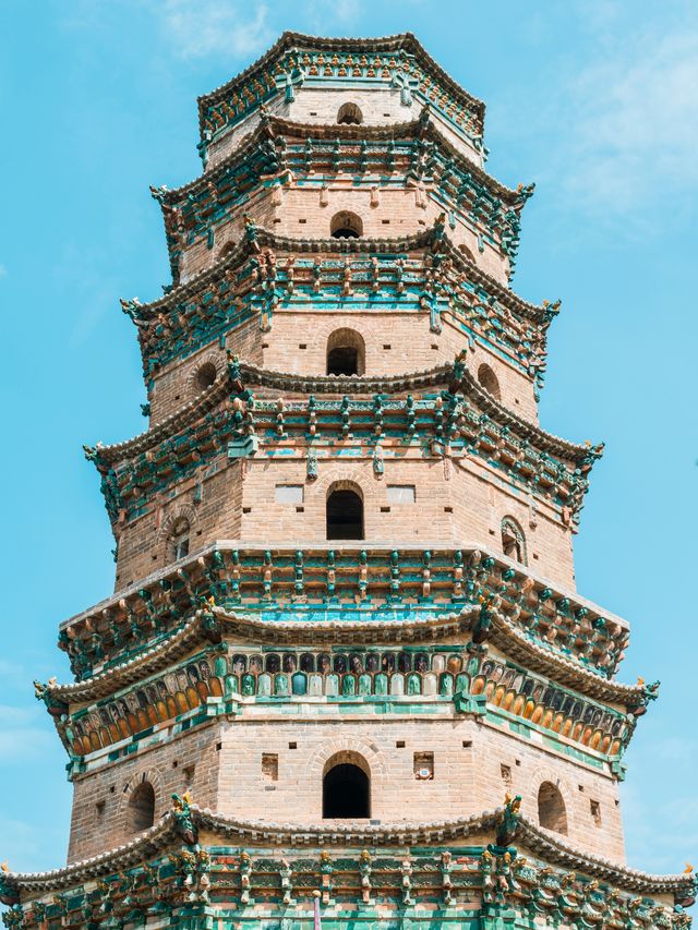 山西真厲害，田裡竟能長出國寶琉璃塔。