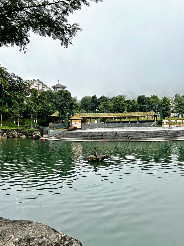 屏邊·滴水苗城