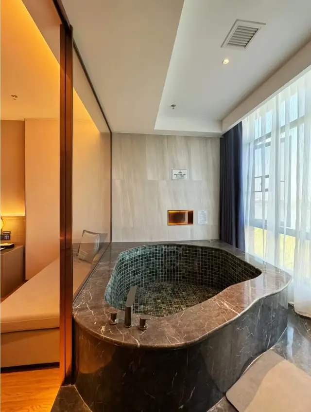 潮州の川辺にある客室専用露天風呂付き温泉ホテル！