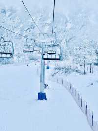 滿屏雪山霧凇的滑雪場