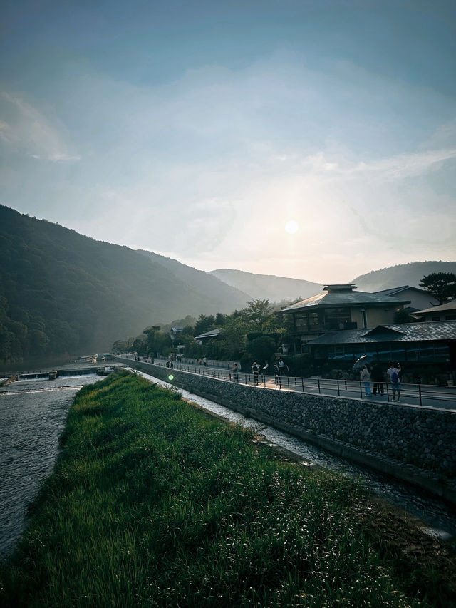 岚山で渡月橋の夕日を見逃さないで🌄