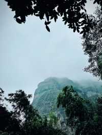 一線天震撼奇山怪石