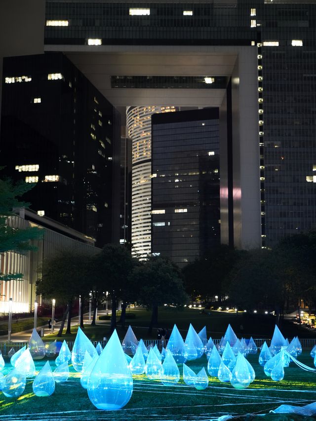 香港添馬公園驚現巨型水滴太可愛啦！