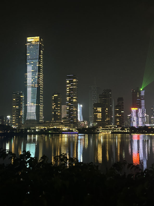 Enjoying night view of Shenzhen 