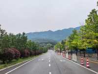 登山，由西山國家森林公園穿越至八大處公園。