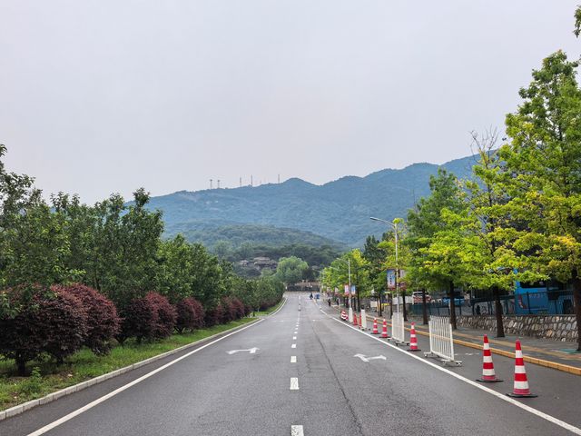 登山，由西山國家森林公園穿越至八大處公園。