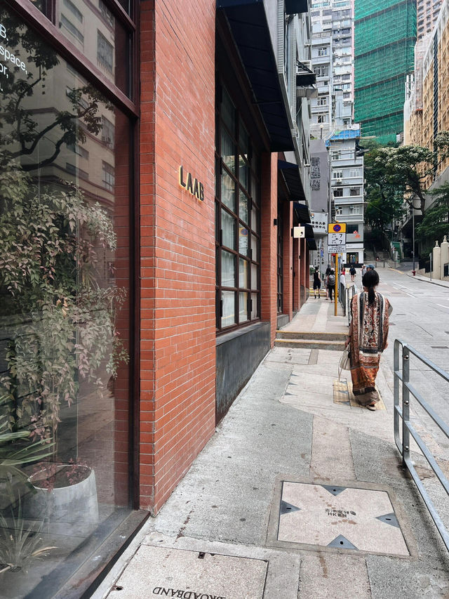香港咖啡控狂喜☕️藝術與建築感拉滿的commaa咖啡廳