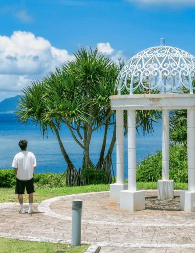 闖入沖繩果凍海溫柔鄉！住進海上城堡，開啟慵懶度假模式！