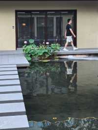 臨海亞朵4.0，喺古城邊住進茶園庭院