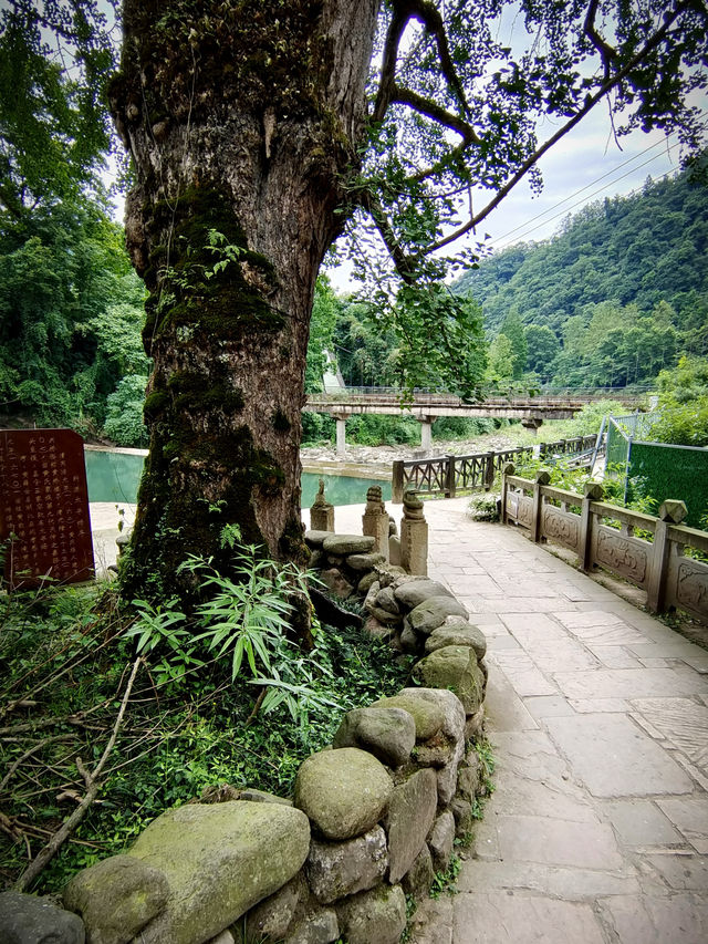 西嶺山腳下嘅暑日清涼，斜源古鎮半日閒遊。