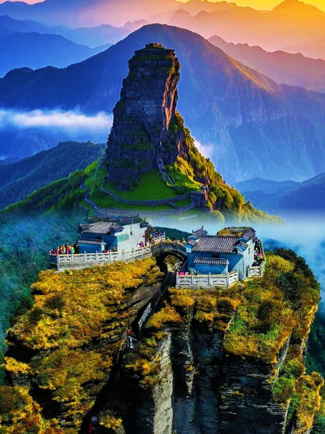 梵淨山日出絕景！雲瀑漫過腳底，恍如天宮！