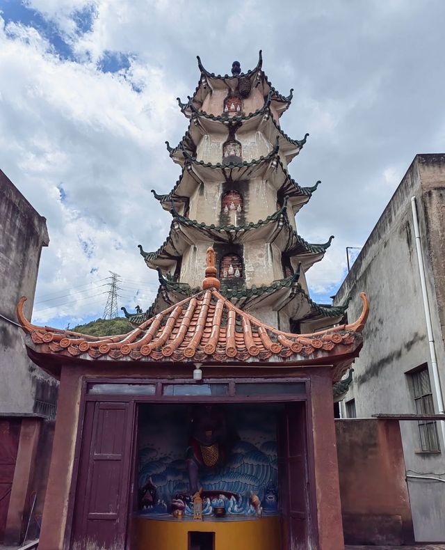 滇中六角浮屠：昆明沙朗極樂寺塔記