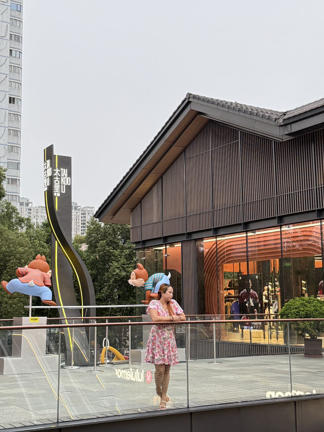 Outdoor Luxury Shopping in Chengdu🇨🇳 Outdoor Luxury Shopping in Chengdu🇨🇳