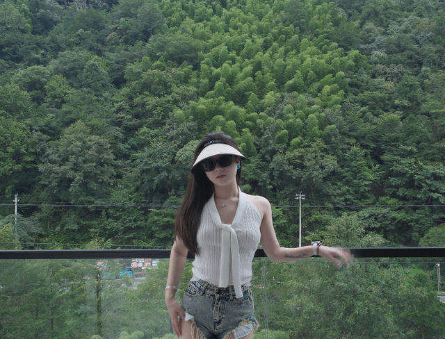 山野綠意中的國風泳池，帶寵拍出電影感大片