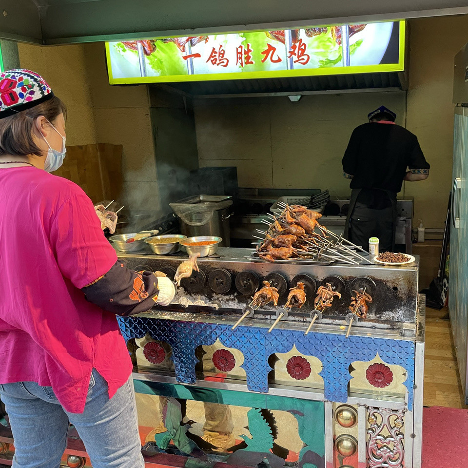 中国 新疆ウイグル自治区】大バザール美食街で美味しいウイグル料理