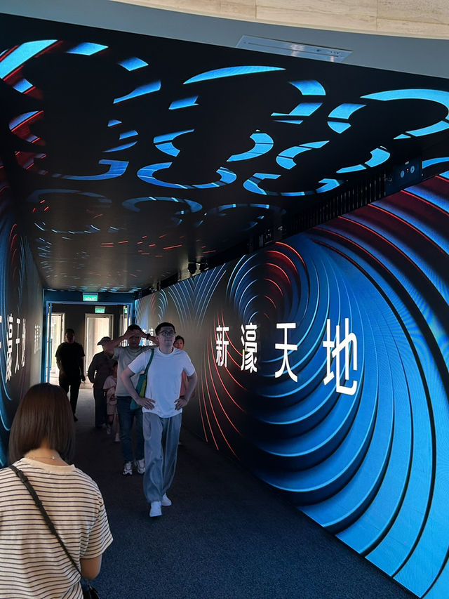 🥐 從璀璨賭場到溫柔午後：華麗背後也有生活的味道