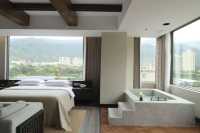 在暮山，尋回被時間溫柔以待的治癒

長久以來，我被一個問題所困擾：我們終其一生忙碌奔波，究竟是為了抵