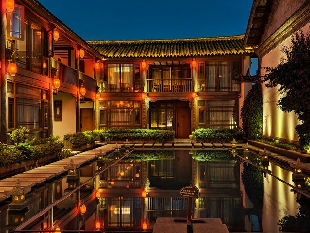 睡在麗江的星空下,與納西老木頭說晚安。 睡在麗江的星空下,與納西老木頭說晚安。