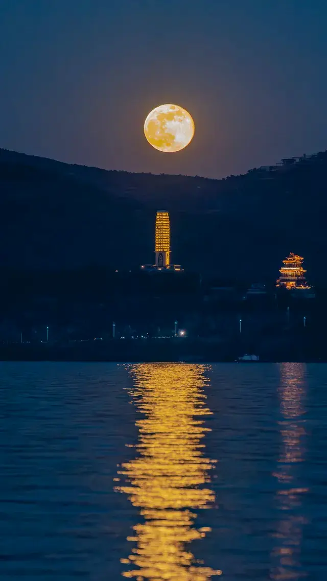 真不是AI我拍到了洱海月升PLUS 真不是AI我拍到了洱海月升PLUS