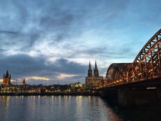 Fan Zhendong went to see Cologne Cathedral
