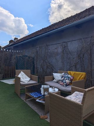 Gödel Old Town: Turn the corner and you'll find a courtyard cafe!