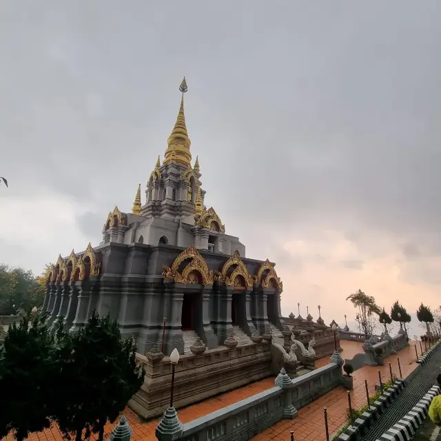 🙏🏻พระบรมธาตุศรีนครินทราสถิตมหาสันติคีรี เชียงราย