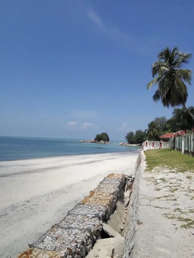 Batu Ferringhi Beach is a lovely beach