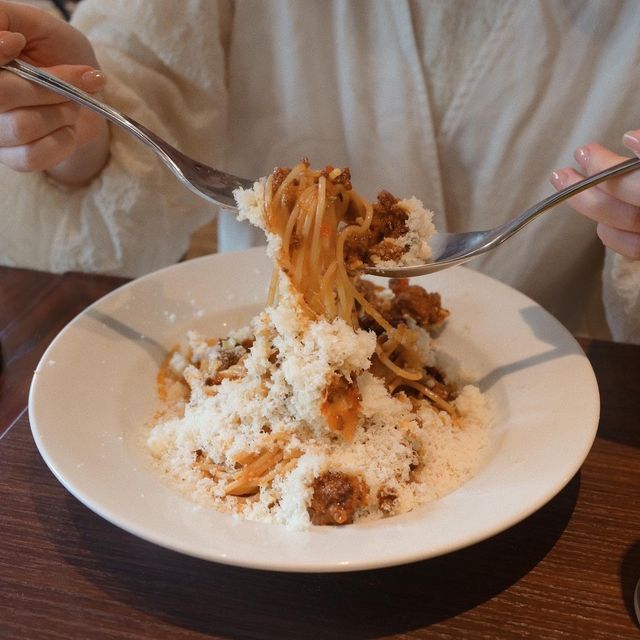 【新宿】チーズたっぷりボロネーゼが美味しい！