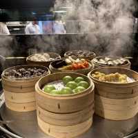 台北美食，晶華酒店Buffet 柏麗廳，異國料理種類多、海鮮新鮮、生魚片、壽司🍣、甜點任選！